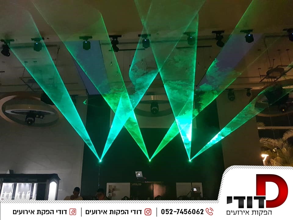 אטרקציות (עיצוב במה, מופעי לייזרים, תותחי עשן, תאורת במה)